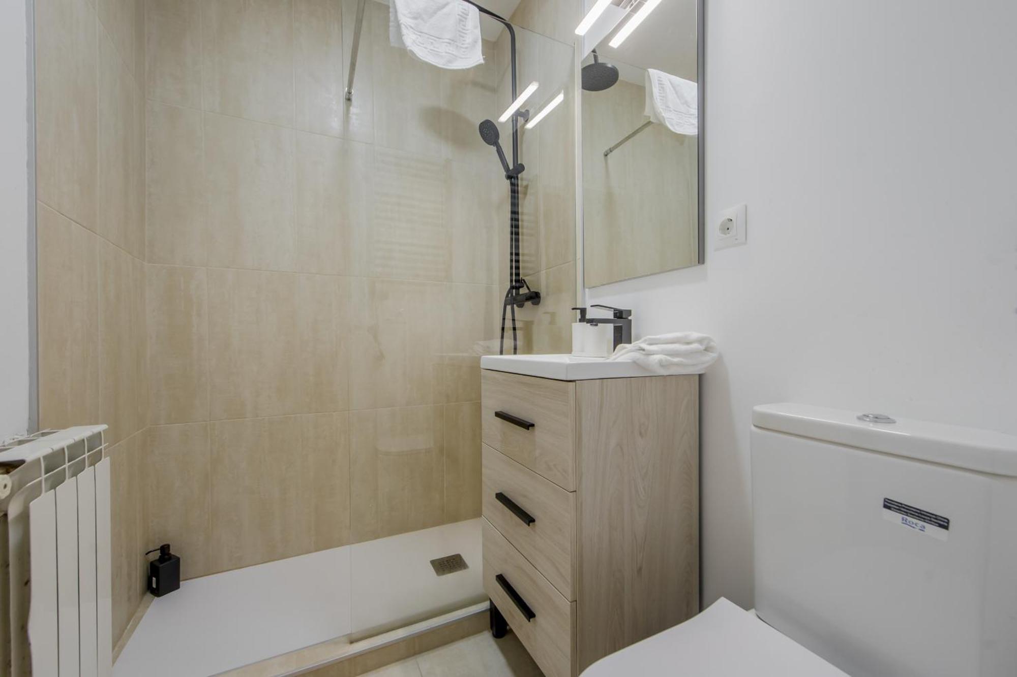 Premium Apt Para 9Pax En Calle Olmo - Centro De Madrid E1 Luaran gambar